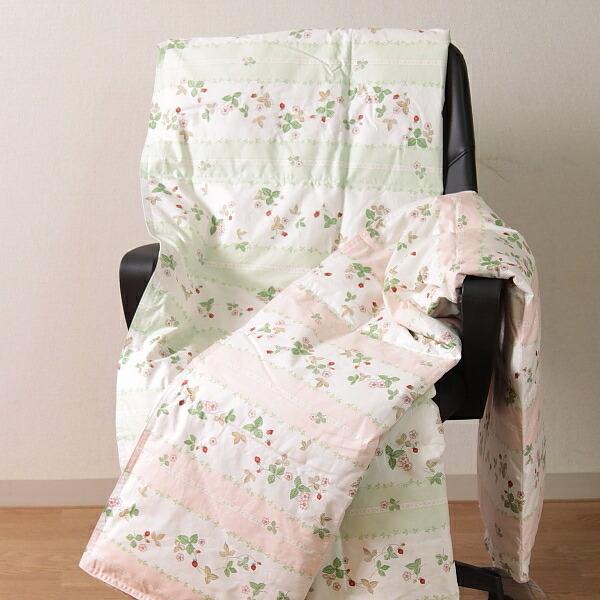 洗練された陶磁器のデザインをアレンジした、「ウェッジウッド(WEDGWOOD)」シリーズのダウンひざ掛け (羽毛 ハーフケット)。◆良質なダウンを50%使用。側地は綿100%でお肌にやさしい寝心地。◆こだわりの日本製。◆一般的なひざ掛け・ハ...