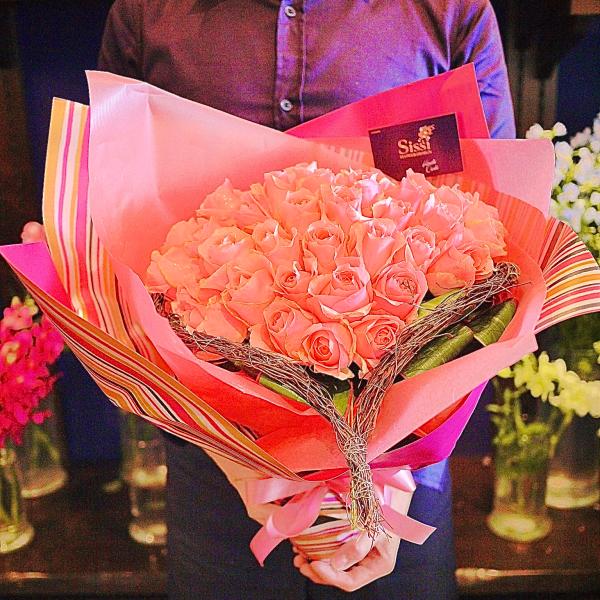 バラ　バラの花束　装飾　人工フラワー　造花　バレンタイン　母の日　　誕生日 Amazon.co.jp: 造花 バラ 12本セット ローズ花束 薔薇 花束 枯れ