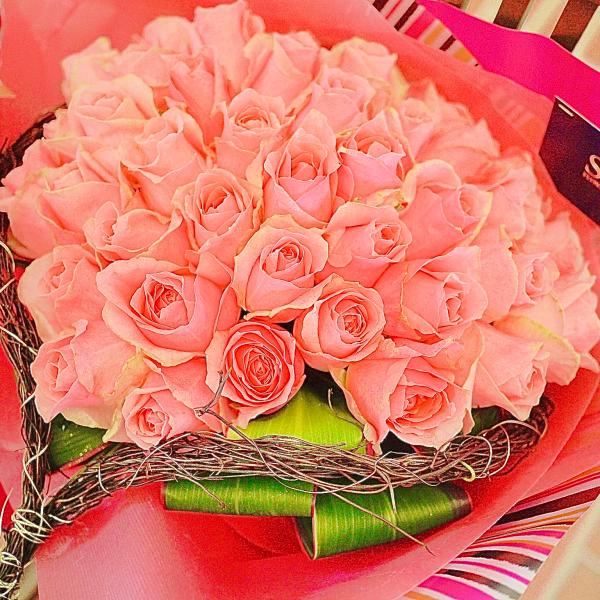 バラ　バラの花束　装飾　人工フラワー　造花　バレンタイン　母の日　　誕生日 バラ バラの花束 装飾 人工フラワー 造花 バレンタイン 母の日