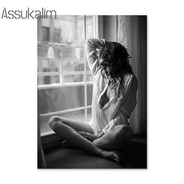 額付 アートポスター アートフレーム おしゃれ 絵画 モノクロ窓・女性