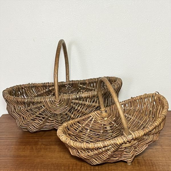 バスケット　カゴ　藤　木製ビーズ の 取っ手　レトロ　古道具 ヴィンテージ 昭和レトロ ハンドメイド 籐編籠 手つきカゴ 大小セット