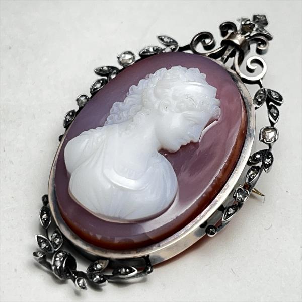 フランス　ヴィンテージ 銀張りのライトストーンと黒色石のブローチ　長期保存 フランス ヴィンテージ 銀張りのライトストーンと黒色石のブローチ