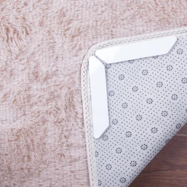 吸着力抜群のカーペット絨毯用の滑り止めシート 滑ったり、よれたり、ねじれたりすることを防止またカーペット、絨毯の端の反り返りも防ぎますシールを剥がして裏面に張り付けるだけで取付可能水洗いしてなんども再利用することも可能です低反発で柔軟なPU...