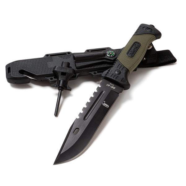 NEUTRAL KNIVES AKー47型サバイバルナイフ。迫力シルエットの黒塗装刃×緑樹脂柄。全長29.7cm／刃厚3.5mm／刃体鋼材：8Cr13MoV（ステンレス鋼）。ハードシースにファイヤースターター＆アクセサリーコンパス搭載（コン...