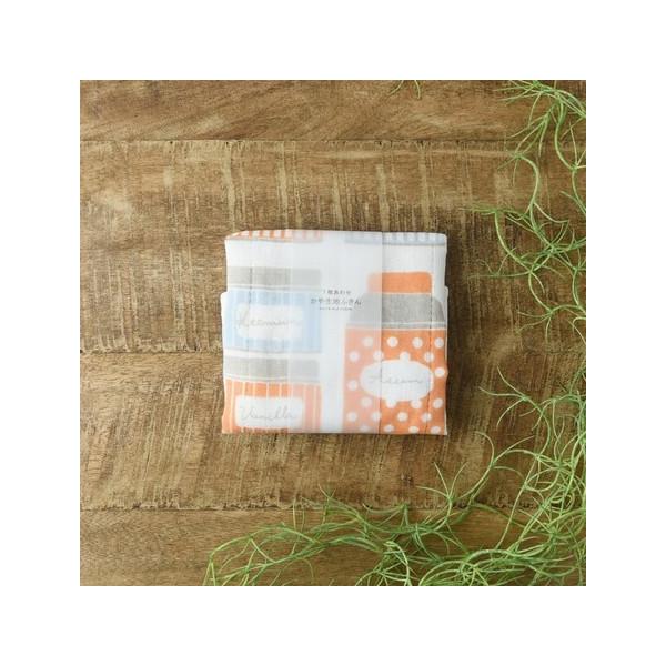 日本で唯一残っている蚊帳(かや)産地奈良県で時間をかけて丁寧に織られた蚊帳生地の布巾に、和歌山県で刺繍やプリントを施した「かや生地ふきん」。最初は糊がついている為、硬くピンと張った状態ですが、ぬるま湯またはお水で糊を落としていただきますと驚...