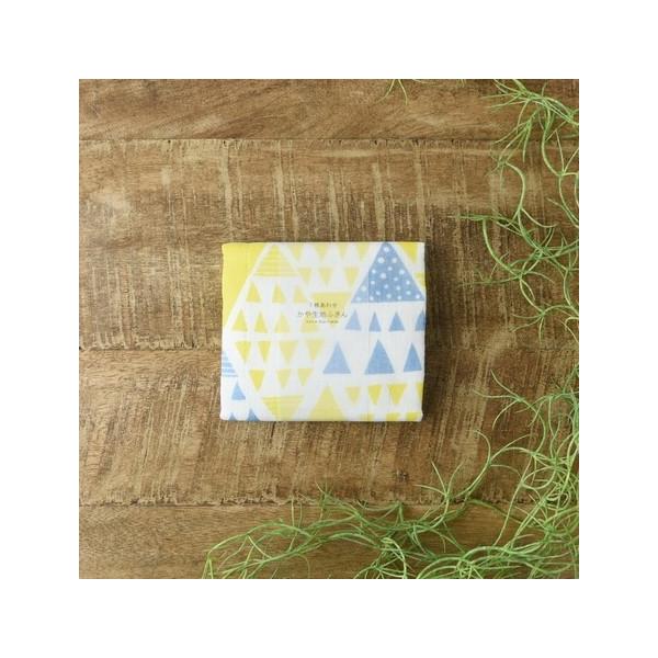 日本で唯一残っている蚊帳(かや)産地奈良県で時間をかけて丁寧に織られた蚊帳生地の布巾に、和歌山県で刺繍やプリントを施した「かや生地ふきん」。最初は糊がついている為、硬くピンと張った状態ですが、ぬるま湯またはお水で糊を落としていただきますと驚...