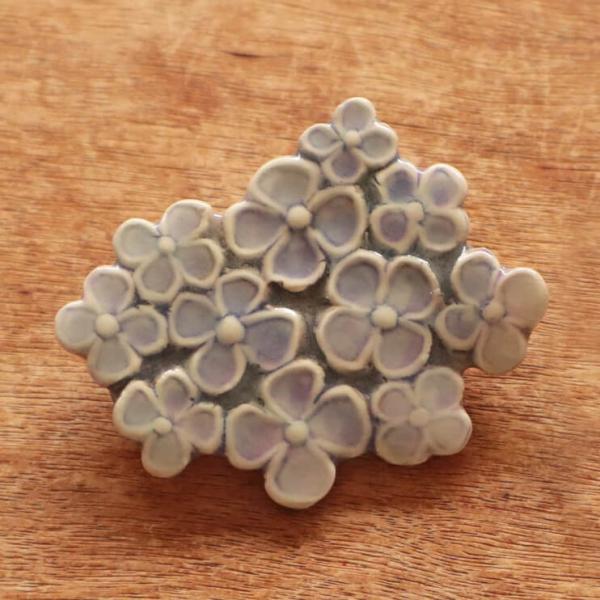 TOMI-kobo 陶器 ブローチ アジサイ ジュエリー ハンドメイド