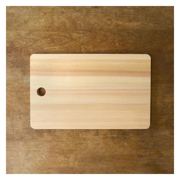 size：約17×27×1.2cm素材：ヒノキ重量：約260g日本製（栃木県）※天然素材、手作り品のため、色の濃淡や木目に個体差がございます。