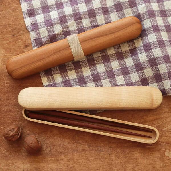 【Size】外寸：L20×W3.3×H1.7cm内寸：L18.5×W1.7×H0.8cm※18cmまでのお箸対応素材：天然木 ウレタン塗装(チェリー/メープル)　ゴムメーカー：日本 クラフト木の実生産国：中国製※お箸は別売りになります。※天...