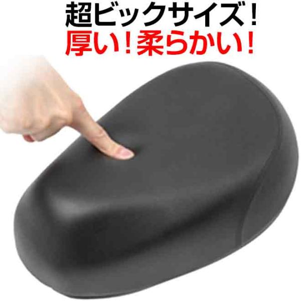 体を支えるサドルは大切なパーツのひとつです。お尻の痛みを軽減するサドルがオススメです。サドル内部のポリウレタンが一般的なサドルより厚く柔らかさに大きな差が出ます。超ビックサイズだから圧力が分散しお尻が痛くなりづらい。サドル後部に持ち上げガイ...