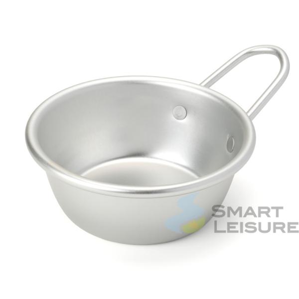 韓国でマッコリを飲むときに使われている「マッコリカップ」。 軽くて扱いやすく、取っ手のついた形状は、キャンプなどのアウトドアシーンでも使用されています。 食器やカップとしての使用の他、料理の下ごしらえや仮置き等、キッチンでの使用にもピッタリです。