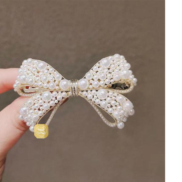   女性に人気なへアバレッタ 髪飾り