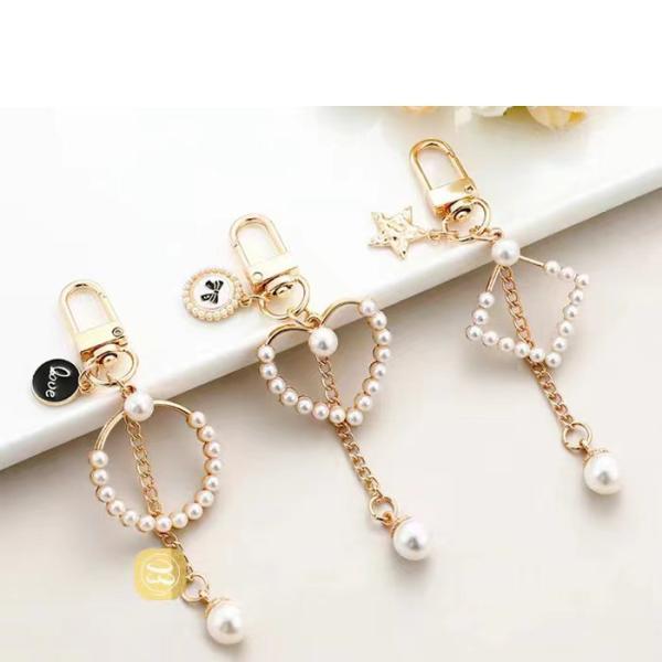 女性に人気なバッグチャーム 円形ハート菱形