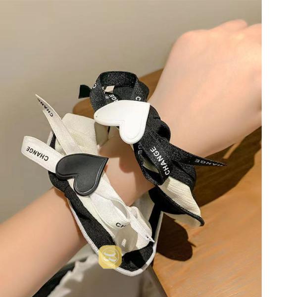 大人に人気なヘアアクセサリーシュシュヘアゴム