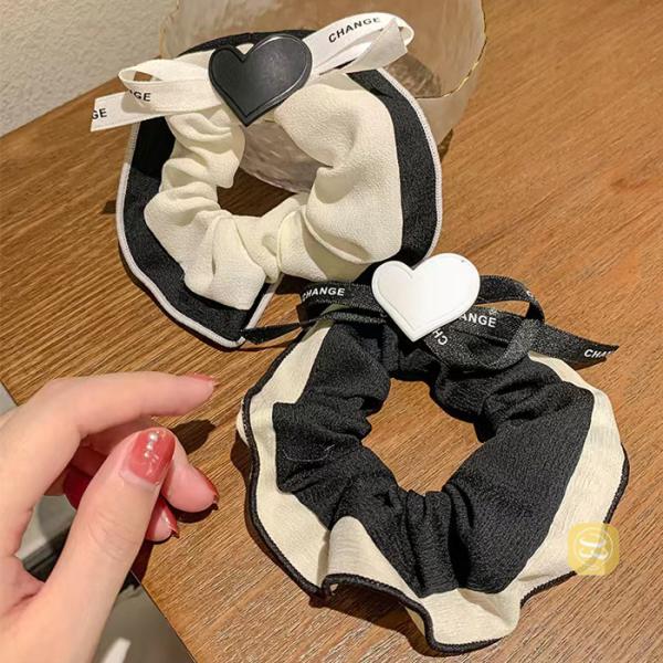 大人に人気なヘアアクセサリーシュシュヘアゴム