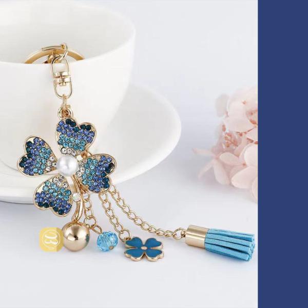 四つ葉 バッグチャーム 四葉クローバーモチーフ 花びら キラキラ