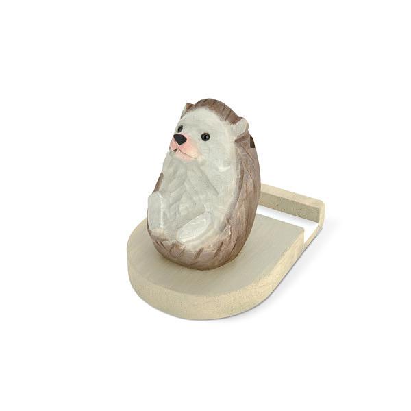 スマホと眼鏡をしっかり支える、やさしい表情の木彫りアニマルたち。背中でスマホを支えつつ、メガネやサングラスも収納してくれる1人2役な動物たち。就寝前の枕元やお仕事のデスクまわり、お料理中のキッチンなど様々なシーンで大活躍。木彫りのナチュラル...