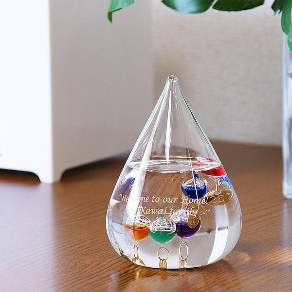 【送料無料】【名入れ】おしゃれな温度計 ガリレオ温度計 ドロップ S 名入れができる、まるで水のしずくのような可愛らしいデザインのインテリアにぴったりの温度計。 おしゃれな温度計 ガリレオ温度計 ドロップ S 名入れができる、まるで水のしずくのような可愛らしいデザインのインテリアにぴったりの温度計。 :  スマートギフト Yahoo!店 - 通販 - Yahoo!ショッピング