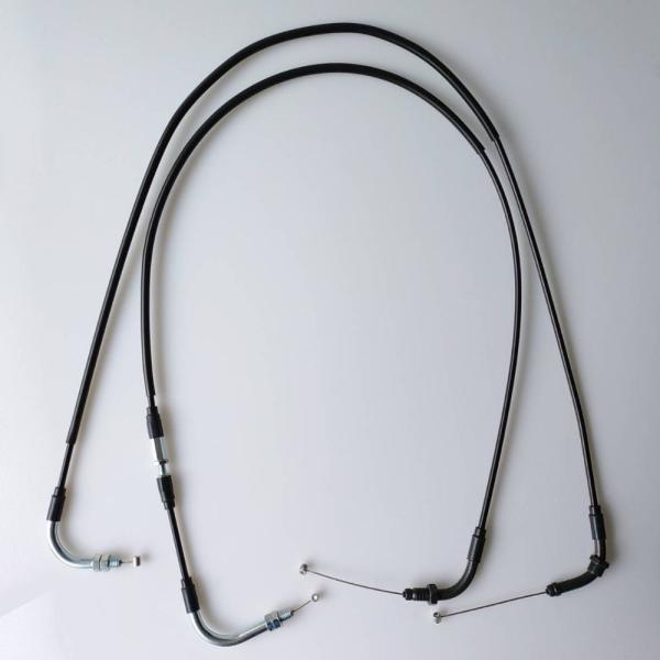 HONDA DAX125用 デュアルスロットルケーブル 20cmロングDAX125をアップハンドル等に交換する際に使用するデュアルスロットルケーブル です。純正より20cm/10cm延長しています。取り付け方 車体側に固定する際は、2つのナ...