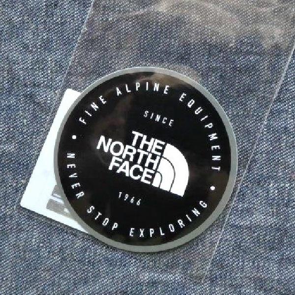 ザ・ノース・フェイスTNFプリントステッカークルマやキャンプギアのワンポイントアクセントとして活用ください・耐候性に優れる素材（ビニール系防水素材）■ブランド THE NORTH FACE■商品名 　TNFプリントステッカー■品番 　　NN...