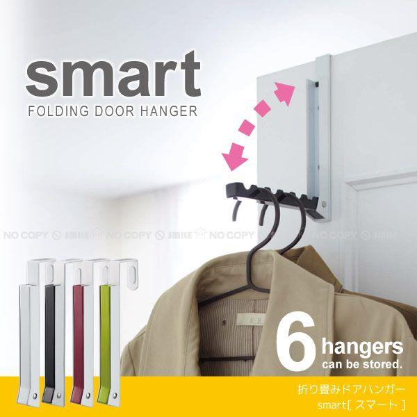 ドア上部に引っ掛けるだけでドアが衣類ハンガーになるドアハンガーです。通常タイプのドアはもちろん、クローゼットの折れ戸などにも取り付けが可能！付属の木ネジを使えば、壁に直接取り付ける事もできるから玄関の壁やお部屋の壁など、色々な場所に省スペー...