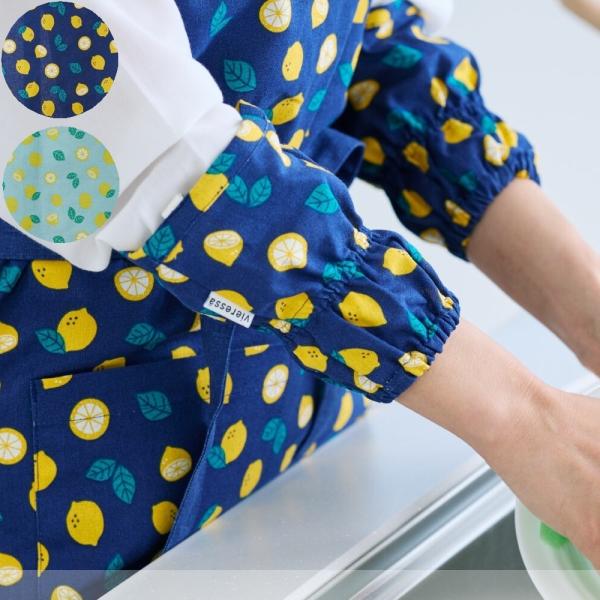 ＜12:00までのご注文で日・祝日以外は即日出荷！＞レモン柄のショート丈のアームカバーです。ショート丈なので手軽につけやすく、裾をもって引き上げればサッとそでをまくる事ができます。ループ付きなので、使っていないときはフックなどに吊り下げるこ...