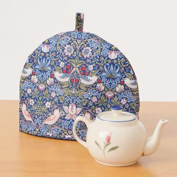 ＜12:00までのご注文で日・祝日以外は即日出荷！＞心まで温まるティータイムを！時代を超えて愛されるウィリアム・モリスの「いちご泥棒」のティーポットカバー（ティーコゼー・ティーコージー）です。ティーポットにかぶせ、しっかりと茶葉を蒸らすこと...