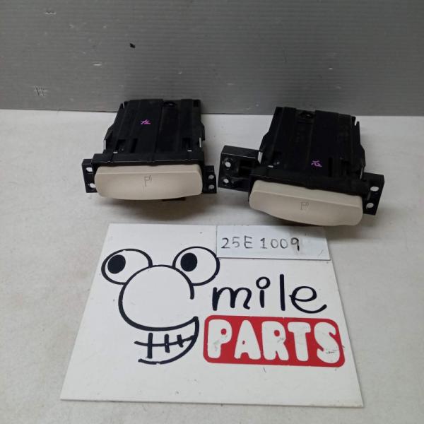 L685S／L675S ミラココア 純正 運転席助手席ドリンク