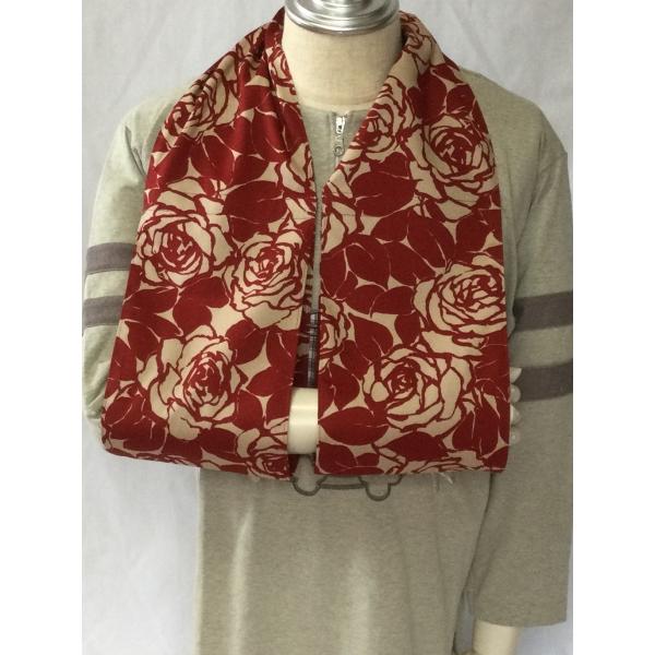 柔らかい綿生地でアームバンドを作りました。綿生地、ベージュ色地　赤アンティークローズシルエット柄。<介護用品>脳卒中後に片麻痺になられると麻痺したうでが重くてだらりと下がり、肩関節亜脱臼が起こりやすくなります。それを防止するため...