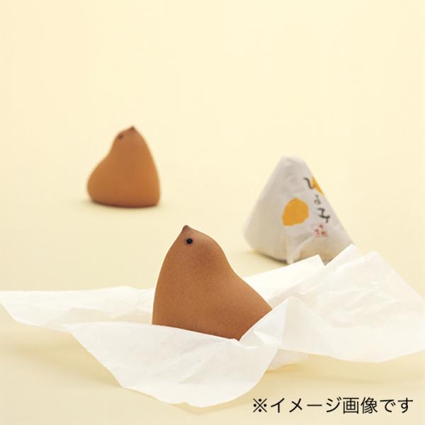 12,000円（税込）以上のお買い上げで日本全国送料無料香ばしくてやわらかい皮の中に白餡の入った、可愛いひよこの形のあまりにも有名な名菓。