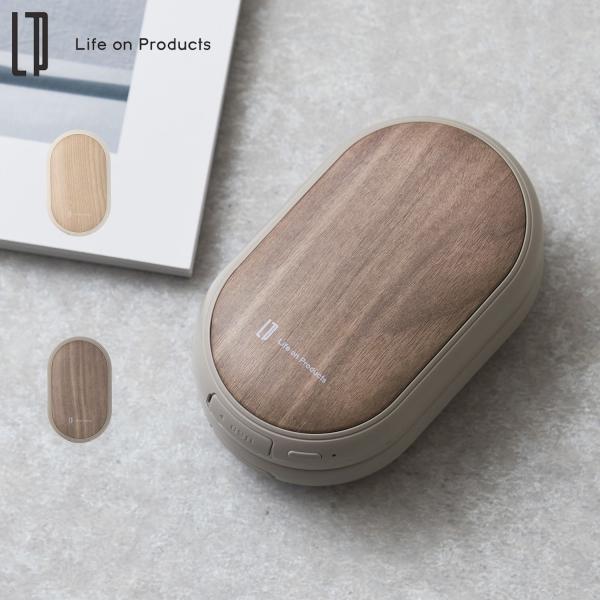 【「こうあるべき」 ではなく「こうありたい」から着想を得た製品で心を愉しさでイロドル、ライフスタイルブランド Life on Products】マグネットで留めた本体は、2つに分けて温もりとモバイルバッテリー充電機能をシェアできる、便利でユ...