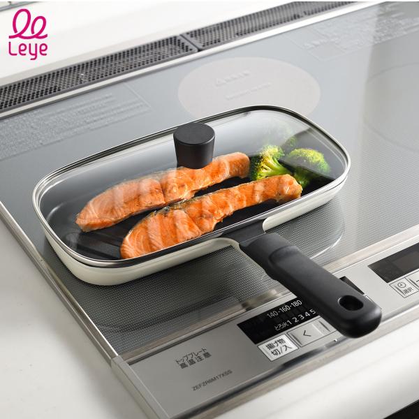 今までにないコンパクトサイズの本格的魚焼きで1~2人前を手軽に焼くことができます、コンパクトサイズでも様々な熱源に対応しています。ガラスフタ付きなので焼き加減を見ながら、蒸し焼きもできます。焼き面の凸部のゆるい傾斜で余分な脂を落とし、凹部の...