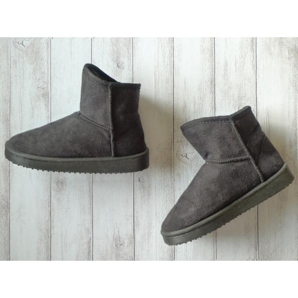 【画像内の「スニーカークリーニングをご利用のお客様へ」を（携帯電話ご利用の場合は左へスライド）必ずお読み頂きご注文の際に確認事項に確認しましたを選択いただいてからお進みください】ムートンブーツを1点ずつ丁寧に手洗いで仕上げるコースです。UG...