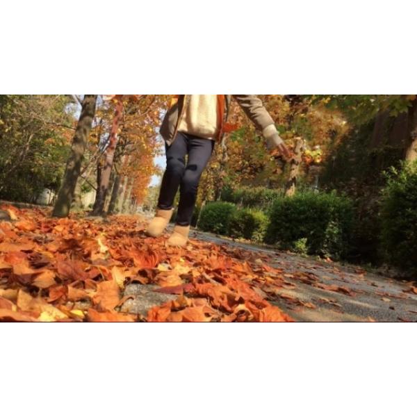 【画像内の「スニーカークリーニングをご利用のお客様へ」を（携帯電話ご利用の場合は左へスライド）必ずお読み頂きご注文の際に確認事項に確認しましたを選択いただいてからお進みください】ムートンブーツを1点ずつ丁寧に手洗いで仕上げるコースです。UG...