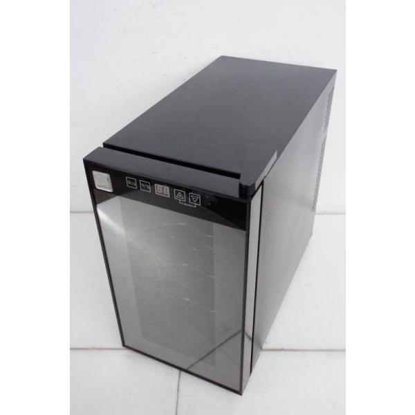 ●商品情報・低振動のペルチェ方式ワインセラー・コンパクトながら最大収納本数は8本の大容量・シンプル＆スマートなデザイン・型番／SR-W208K・冷却方式／ペルチェ式・収納可能本数／8本・定格消費電力／65W・温度設定（環境温度：25℃）／8...