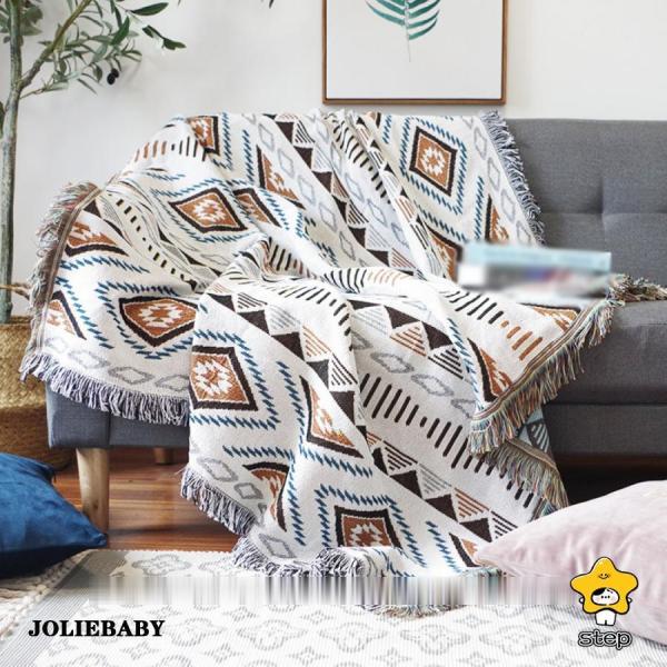 素材◆このマルチカバーは綿+ポリエステルを採用、素材もしっかりしていて、座り心地もよいです。デザイン◆（北欧風 フリンジ付き）商品の柄が場所を選らず、どんな内装風格の部屋にも合われます。お部屋の模様替えにも大活躍間違いなしです。自分用はもち...