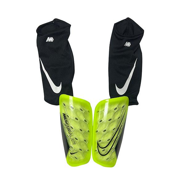 soccershop-players_dn3611-702