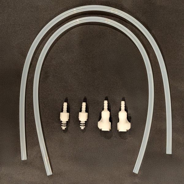 ChillerX専用延長チューブ（60cm）60cmの延長チューブ2本と接続用コネクタ4つが入っています。延長チューブを使えば、冷却ユニット部を移設することができます。身体の前や横に移設したり、水冷パッドを服の下に着込んで服の上に冷却ユニッ...