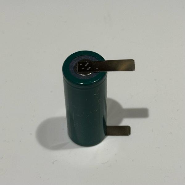 FDK製　Ni-MH タブ付 (スポット溶接)1本 の販売です。ニッケル水素電池  2150mAタブ幅５ｍｍタイプ　サイズはΦ17.0×43.0mm 注文後、基本的には翌日まで発送する方針ですが、ポスト投函のみになりますので、会社等への場合...