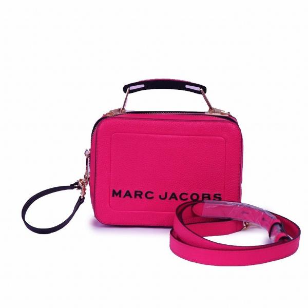Marc Jacobs 楕円形クロスボディー ピンクパイソン柄 関税送料込 Marc Jacobs 楕円形クロスボディー ピンクパイソン柄 関税送料込