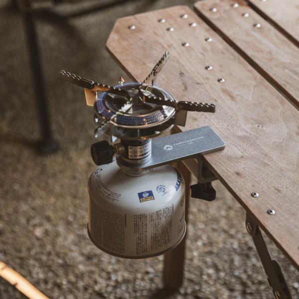 ブランド CAMPINGMOON　キャンピングムーン型番 Z18カラー シルバーサイズ 120×43×76mm重さ 約163g材質 スーパーデュラルミン、ステンレス、銅、樹脂仕様 OD缶用テーブルクランプ概要クランプ型アダプター OD缶用テ...