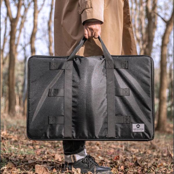 ブランド キャンピングムーン CAMPINGMOON型番 ZS-B品名 アルミ天板用収納ケース概要 耐久性に優れすっきりまとまるプレートトートアルミ天板（タクティカルテーブル用、フィールドラック用等） 複数枚をまとめて収納可能本体外周にカラ...