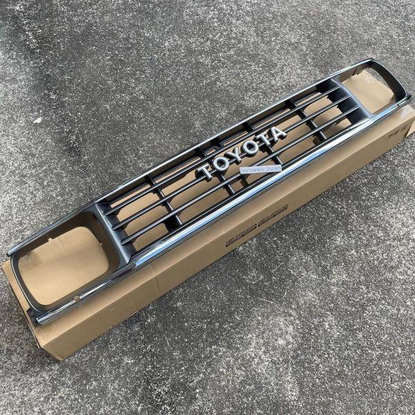 ランドクルーザープラド　78 ラジエーターグリル　純正品 トヨタ 純正 新品 ランドクルーザープラド KZJ78 LJ78