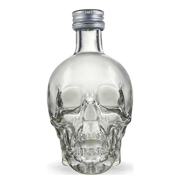 日本でも有名なアメリカの俳優ダン・エイクロイドが立ち上げたカナダのクリスタルヘッド・ウォッカ社の製品。骸骨をモチーフにした斬新なクリスタル・ボトルで、お店や部屋に飾っていてもその存在感は際立ちます。4回蒸留で氷河の帯水層の水を使用し炭と“ハ...