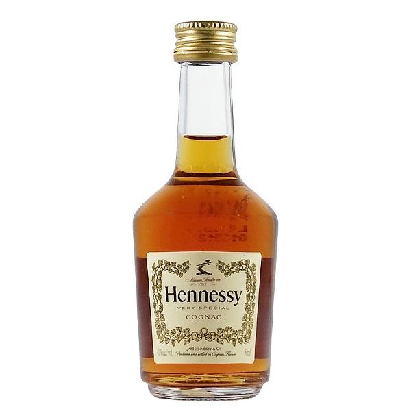ベリースペシャルは、コニャック地方の優秀な地区の40以上の異なる原酒のブレンド。名称　ヘネシーVSアルコール度数　40度酒類　ブランデー（コニャック）産地　フランス