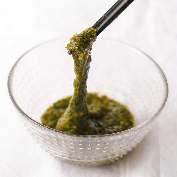 「漁師が獲って、漁師が作る」世界遺産・沖ノ島を望む福岡県宗像市の海で水揚げされたばかりの新鮮なアカモクを目利きし、素早く加工・急速冷凍することで、採れたての鮮やかな緑色と磯の香りをそのまま食卓へお届けします。あかもくは、食物繊維、フコイダン...