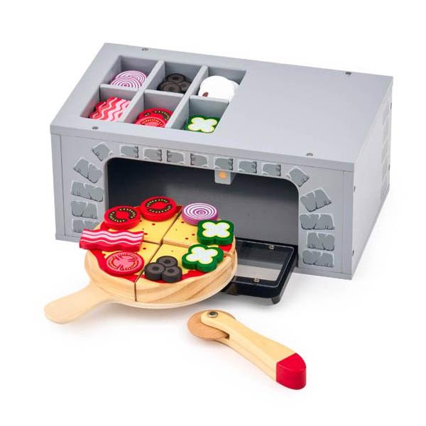●ピザのトッピングを決める、落とさないように窯に入れる、完成したピッツァを切り分けるなど、調理や提供にまつわる動作がたくさん出来る 木のおもちゃ ままごとセットです。オーブン上部にはトッピングバーがあり、「この具材をのっけて！」とオーダーす...