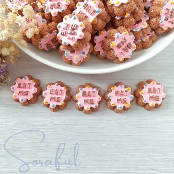 デコパーツ EAT ME クッキー ビスケット スイーツ スナック お菓子 おやつ 5個 貼付けパーツ D-0468