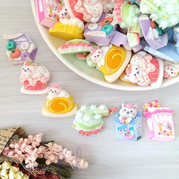 デコパーツ ねこちゃんとおやつタイム 4個 貼付けパーツ D-0527-4