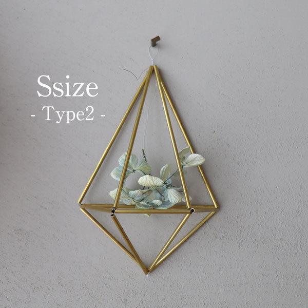 自分で作るヒンメリ、壁掛けタイプです。こちらは一面がフラットになっているため、吊るすタイプよりも気軽に飾ることができると思います。ヒンメリの分かりやすい作り方もセットになっているので、初心者の方でも簡単に作ることができます。真鍮のポールで作...